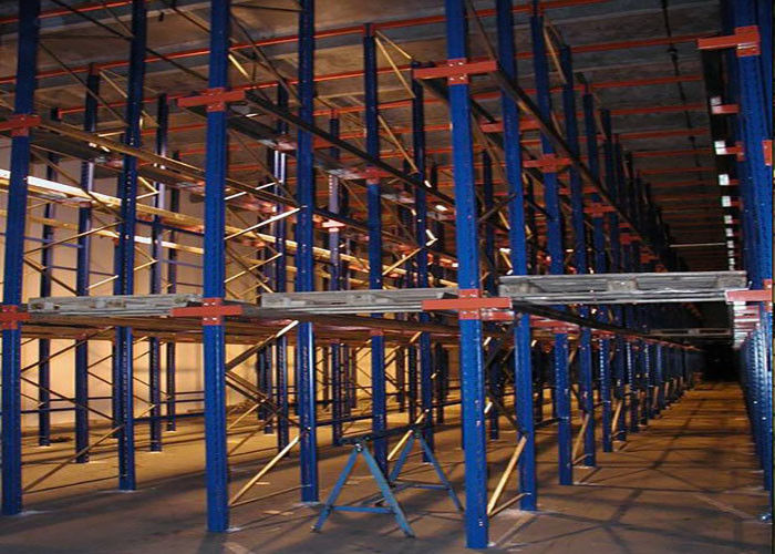 Dubbele ingang in industriële planken voor palletopslag met een hoge dichtheid