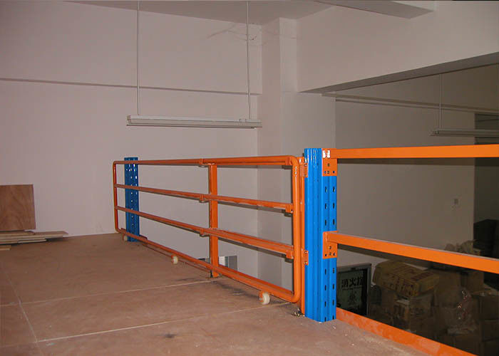2 niveaus koudgewalste industriële stalen opslagrekken Platform Oranje / Blauwe kleur
