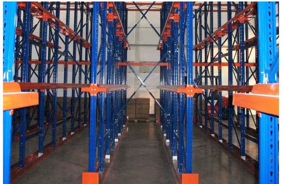 Verstelbare aandrijving in palletrekken, palletrekopslagsystemen voor koude opslag