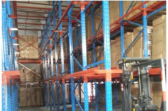 Verstelbare aandrijving in palletrekken, palletrekopslagsystemen voor koude opslag