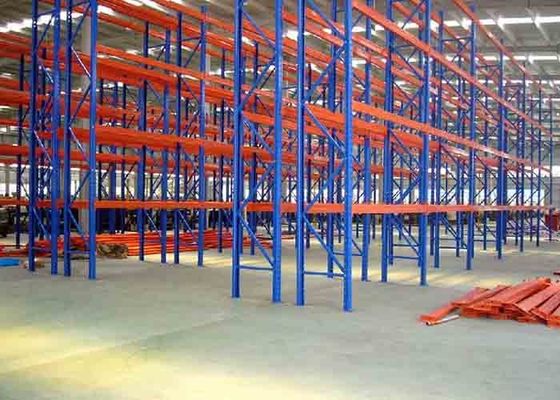 Op maat gemaakte zware metalen planken voor industriële opslag