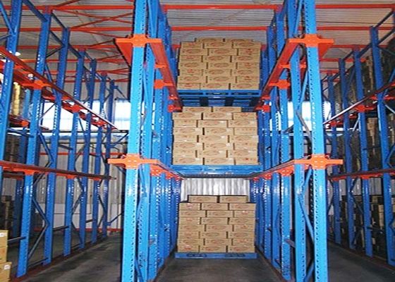 Logistiekcentrum Industrieel staal aandrijving in pallet rekken systeem voor magazijn