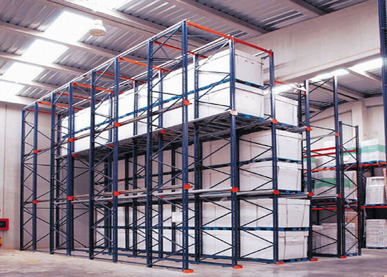 Dubbele ingang in industriële planken voor palletopslag met een hoge dichtheid