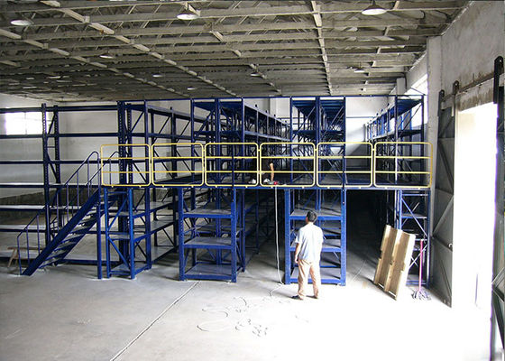 Poedercoating industriële staal mezzanine vloeren met loopbruggen voor magazijnen