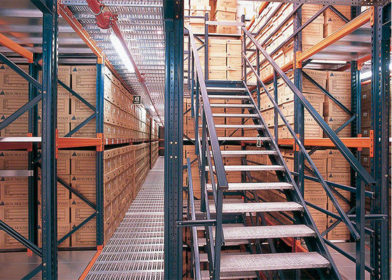 Met een schap ondersteunde meerdere niveaus industriële stalen mezzanine opslagsystemen