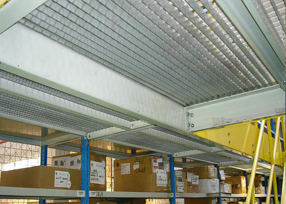 Warehouse Mezzanine vloer rekken systeem, aangepaste industriële metalen rekken voor opslag
