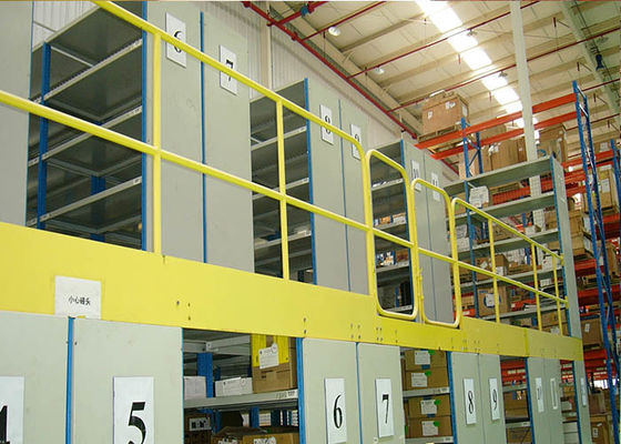 Warehouse Mezzanine vloer rekken systeem, aangepaste industriële metalen rekken voor opslag