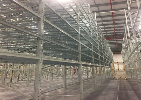 Grauwe rek ondersteunde mezzanine stalen planken voor grote pakhuizen