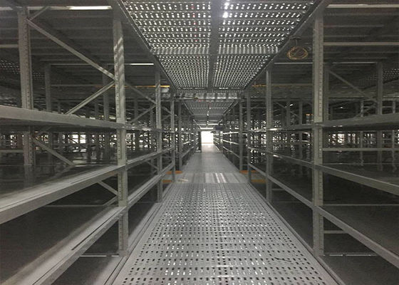 Grauwe rek ondersteunde mezzanine stalen planken voor grote pakhuizen
