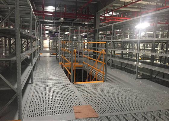 Grauwe rek ondersteunde mezzanine stalen planken voor grote pakhuizen