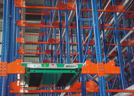 Pakhuis palletopslag, palletshuttle systeem voor logistiek.
