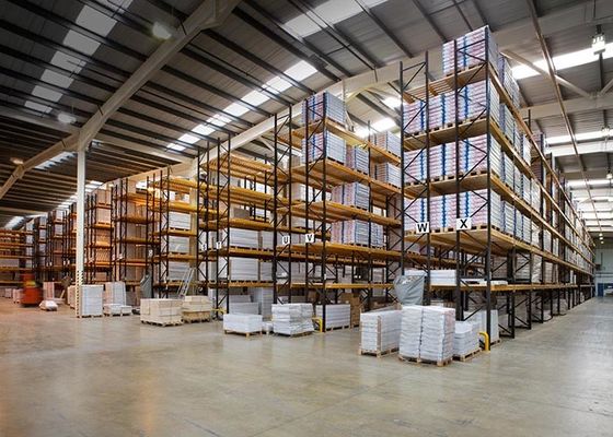 Metalen palletreksystemen voor opslagoplossingen in magazijnen