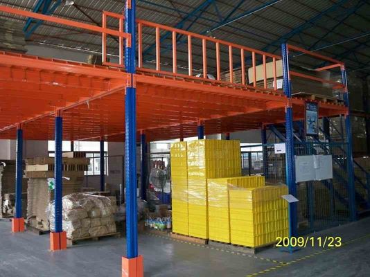 Zware staalstructuur Mezzanine vloer voor opslag in een magazijn