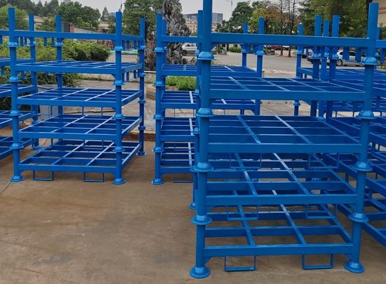 Blauw vloeiend magazijn Industrieel metaalopslagstapelingsrekken