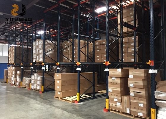 Verzamelen of gespannen poedercoating rijden door pallet rekken