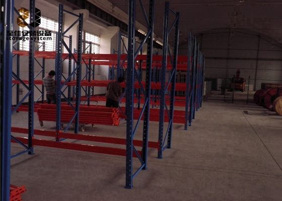 Maximaal 4500 kg per niveau Vermogen bekleed met 2000-6500 mm hoog staande rekken