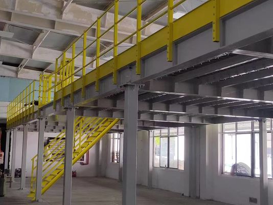 Modulaire industriële mezzaninevloeren maximaliseren ruimte en productiviteit