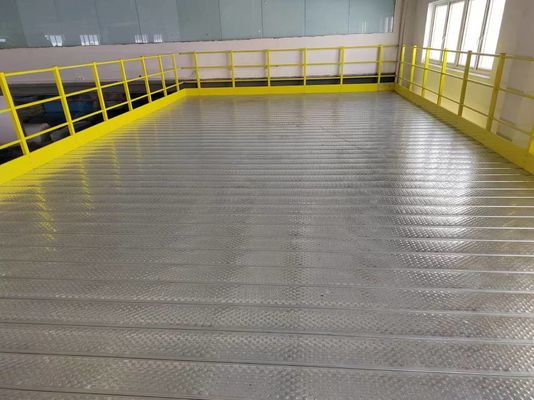 Modulaire industriële mezzaninevloeren maximaliseren ruimte en productiviteit