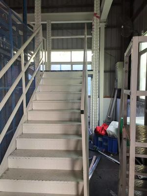 Modulaire industriële mezzaninevloeren maximaliseren ruimte en productiviteit