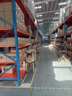 Corrosiebescherming Finish Industrial Metal Storage Racks voor veelzijdige opslagoplossingen
